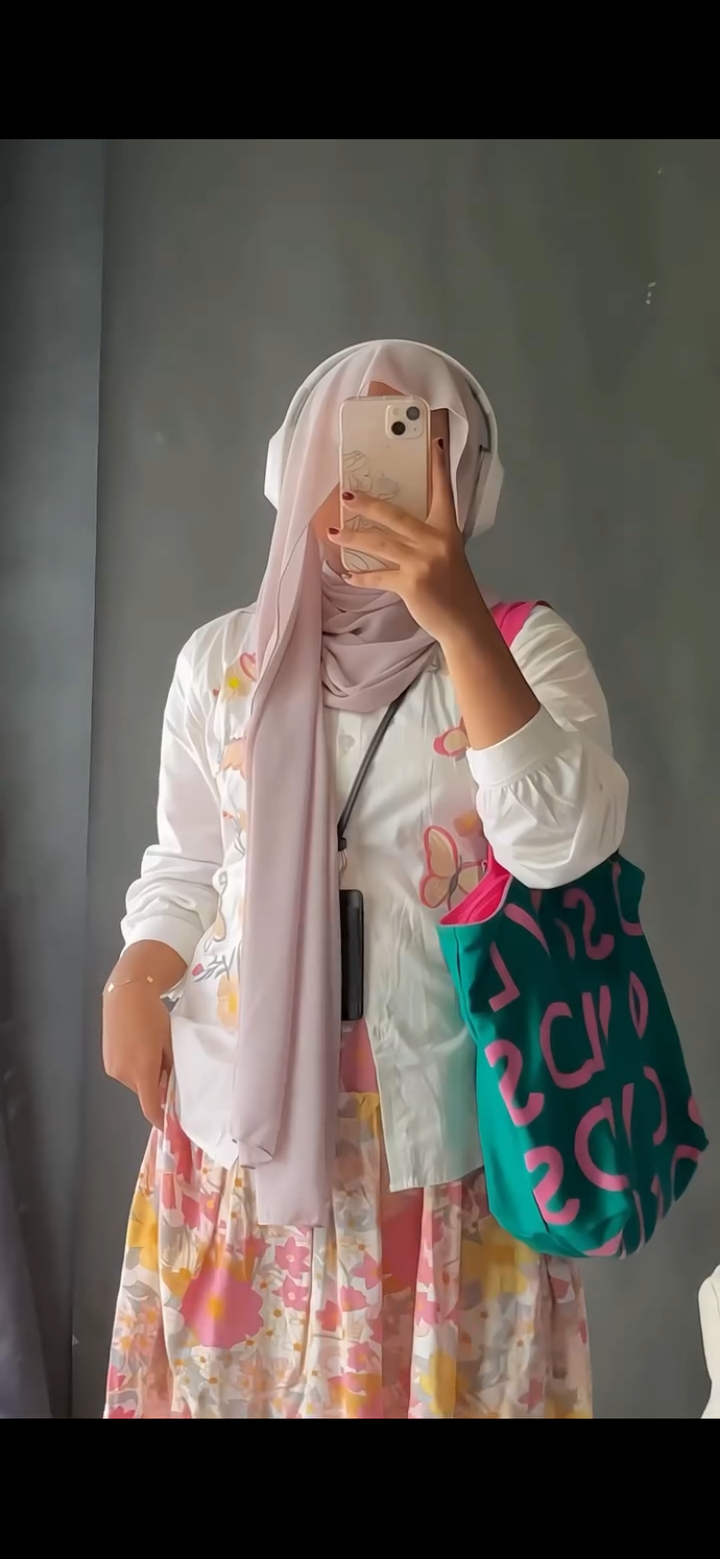 WHITE EMBROIDERY SHIRT WITH PRINTED FLOWER SKIRT
