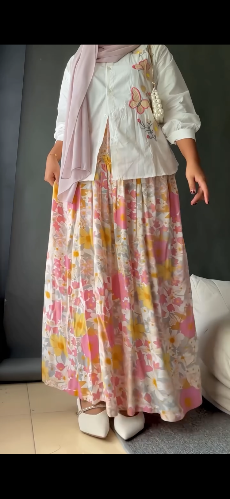 WHITE EMBROIDERY SHIRT WITH PRINTED FLOWER SKIRT