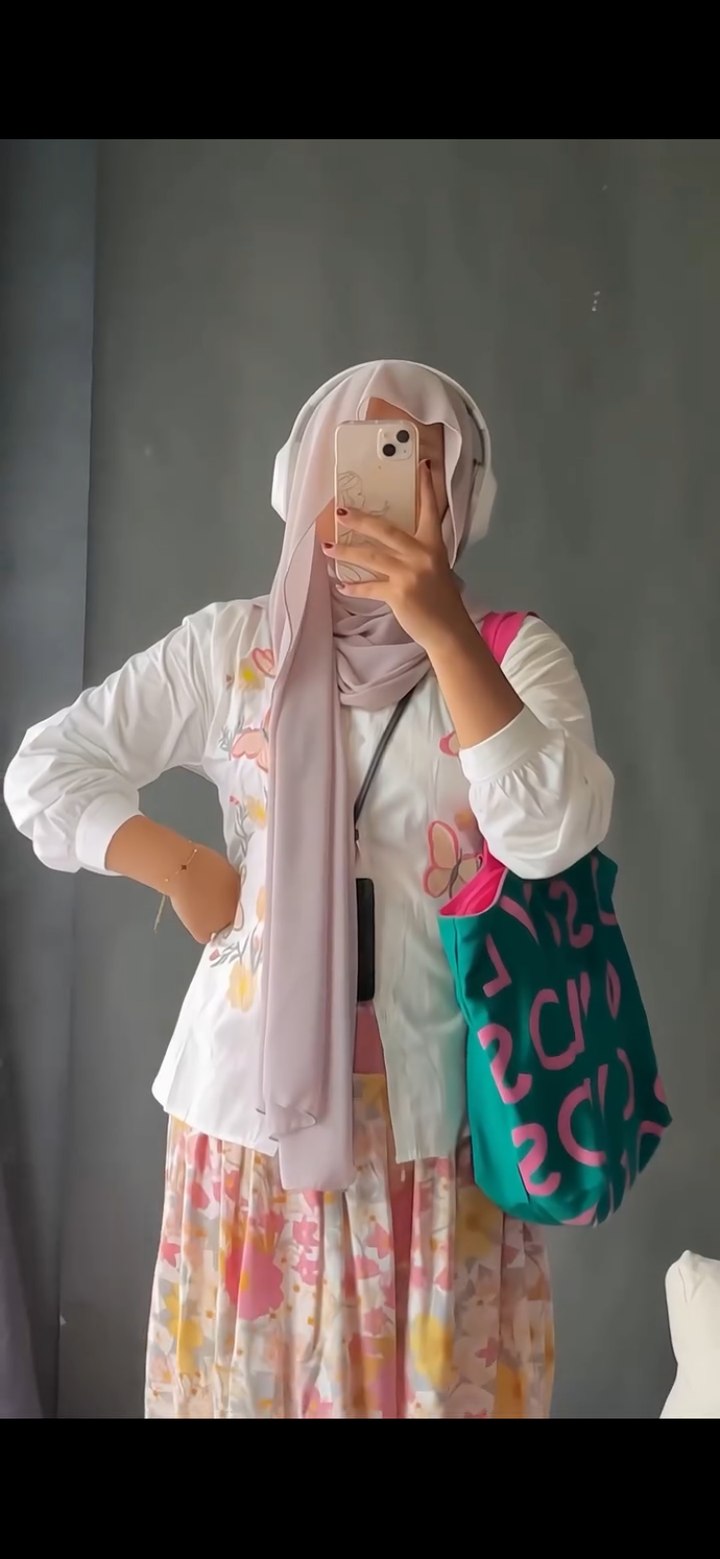 WHITE EMBROIDERY SHIRT WITH PRINTED FLOWER SKIRT